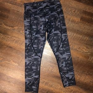NWT ZYIA Women’s Cropped Leggings, Size 6-8